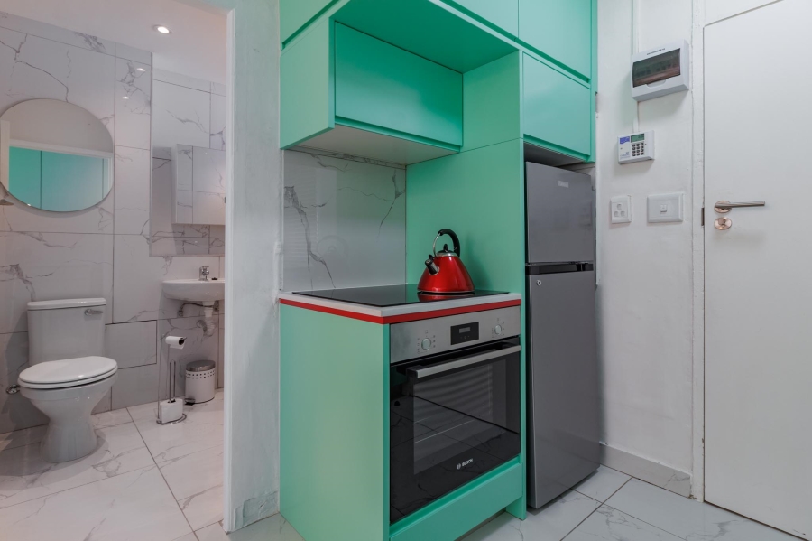 1 Bedroom Property for Sale in Sea Point Western Cape